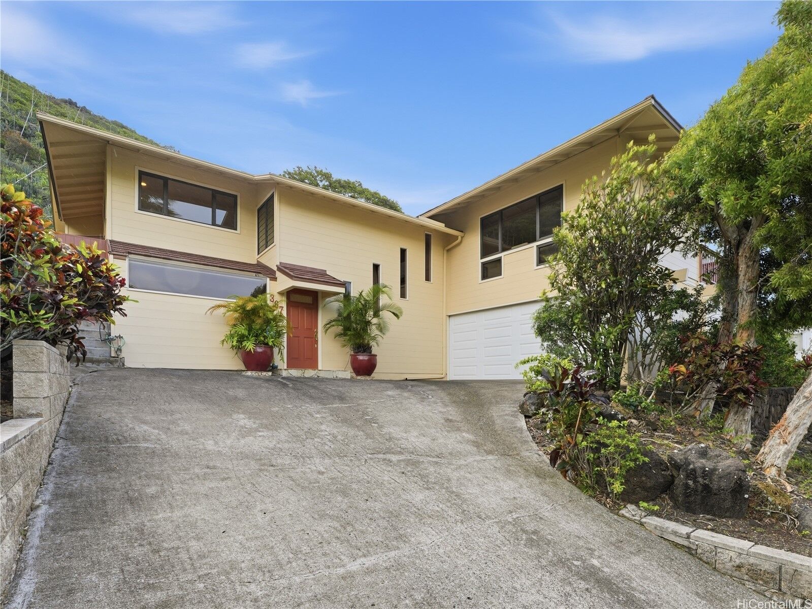 Property Photo: 367 Mamaki Street HI 96821