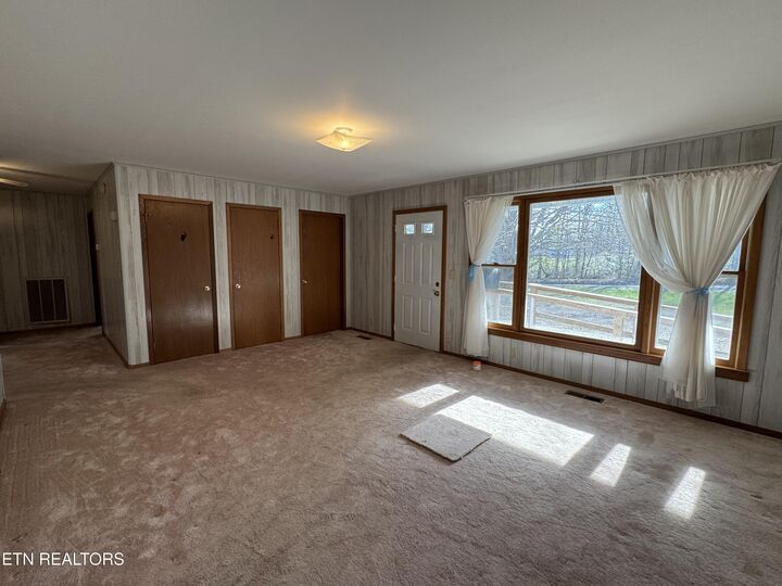 Property Photo:  211 Black Oak Rd  TN 37841 