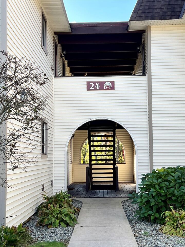 Property Photo:  24 Village Park Drive 2F  NY 12524 