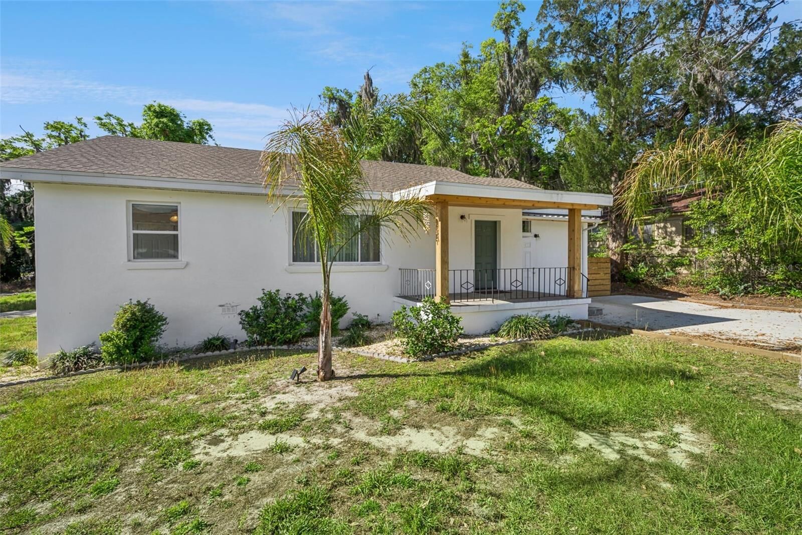 Property Photo: 334 W Howry Avenue FL 32720