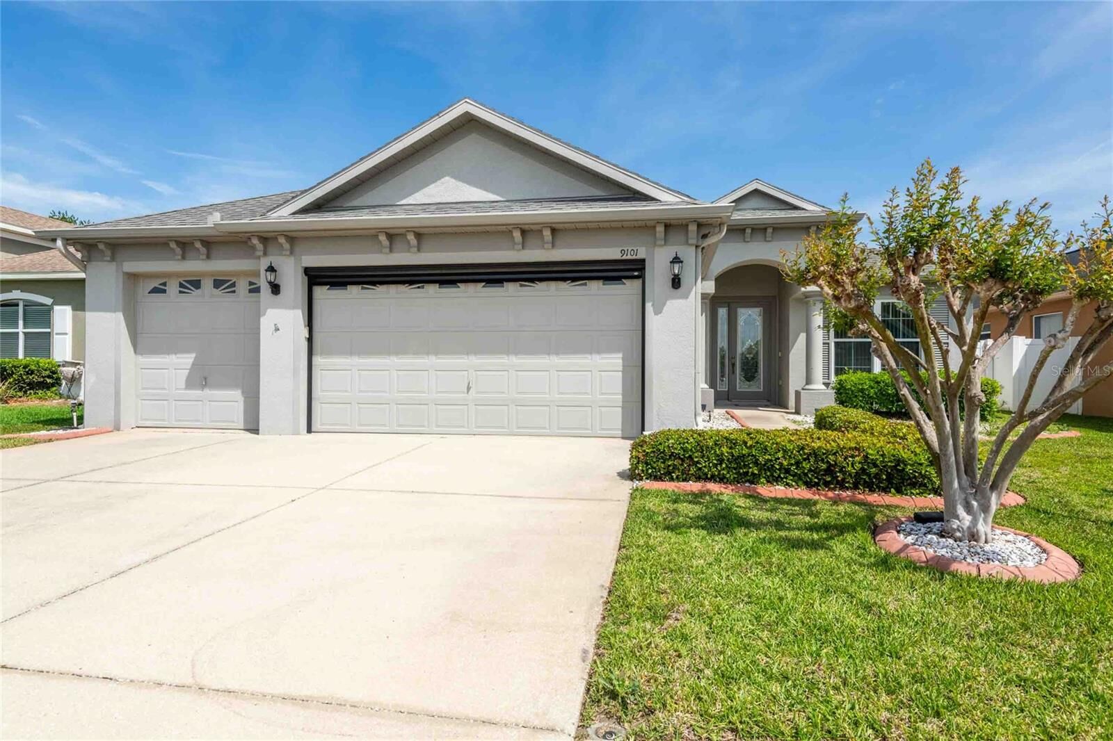 Property Photo: 9101 Luncarty Drive FL 34667