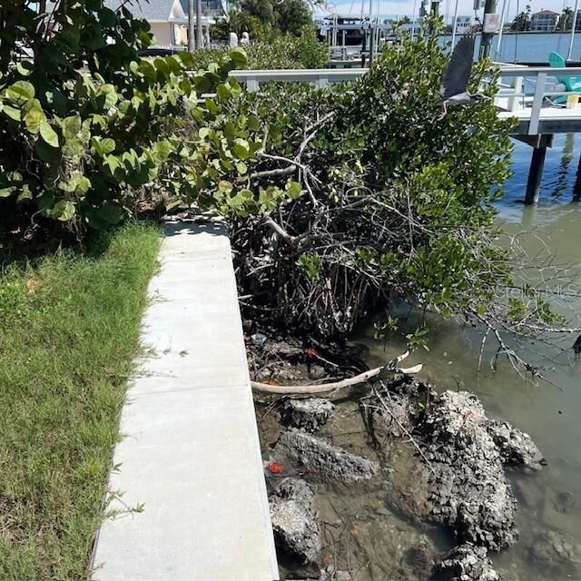 Property Photo: 623 180th Avenue E FL 33708