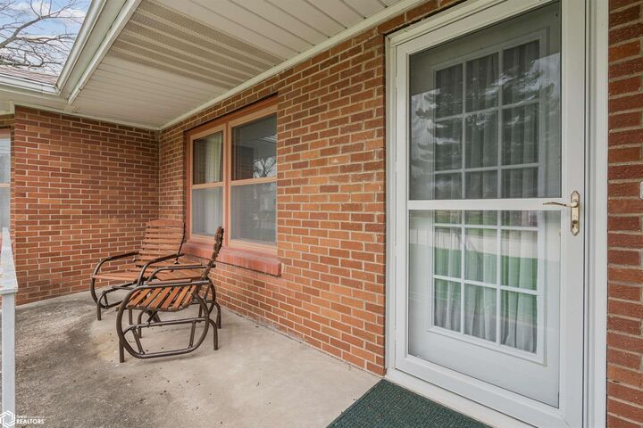 Property Photo:  803 Haskell Street  IA 52601 