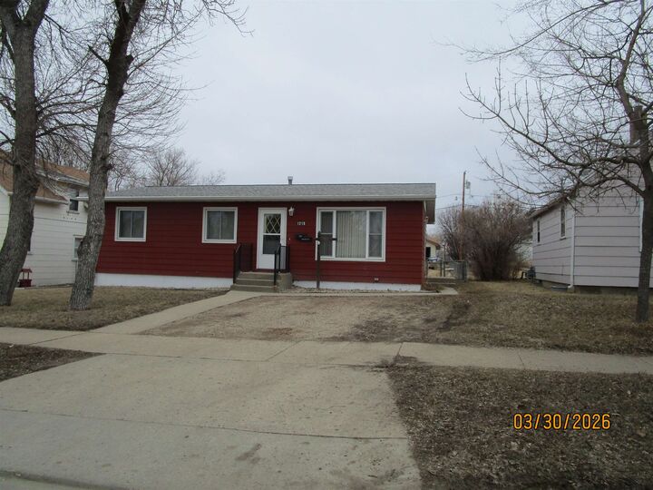Property Photo: 1215 6th St SW ND 58701