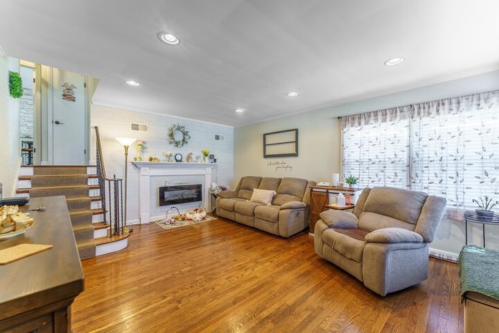 Property Photo: 745 Manchester Avenue IL 60154