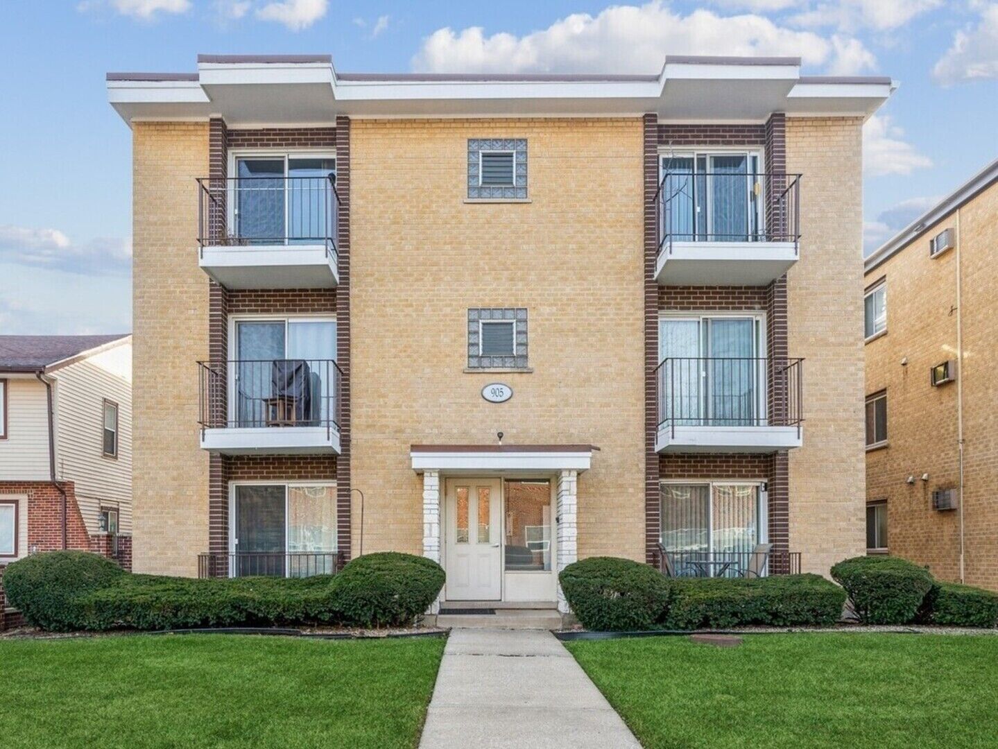 Property Photo:  905 Graceland Avenue 7  IL 60016 