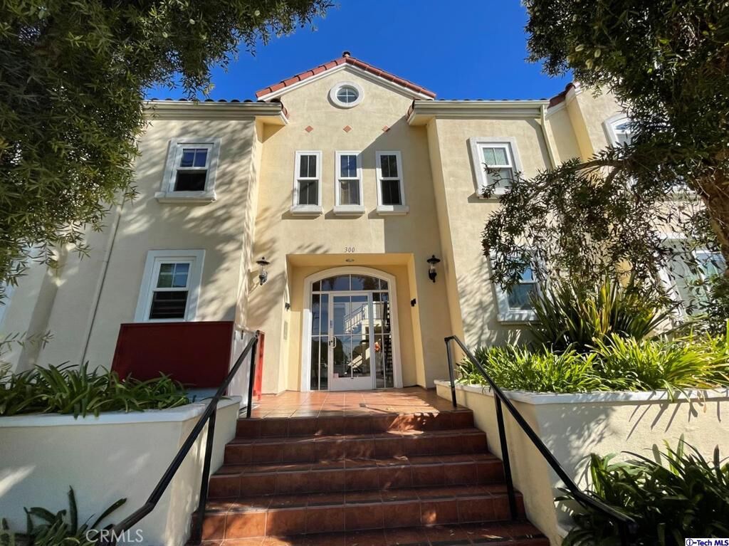 Property Photo:  300 E Providencia 111  CA 91502 