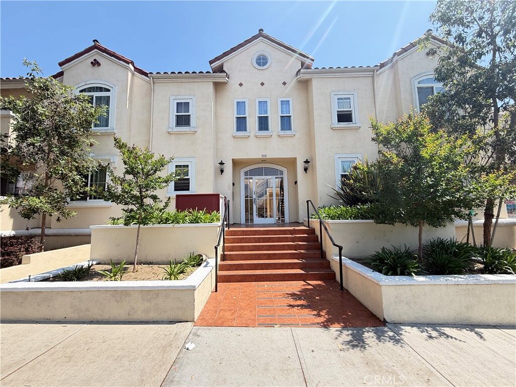 Property Photo:  300 E Providencia 111  CA 91502 
