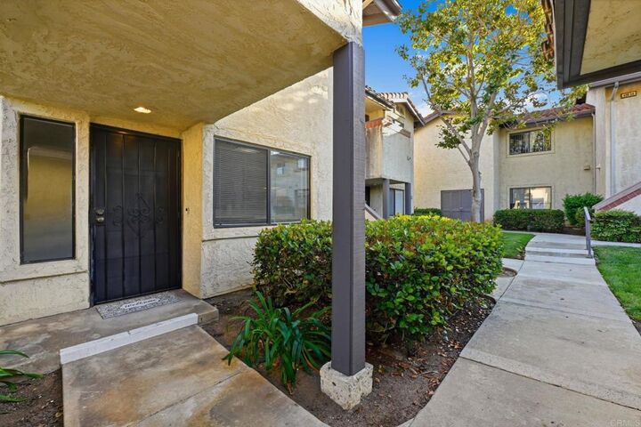 Property Photo:  926 Lupine Hills 17  CA 92081 
