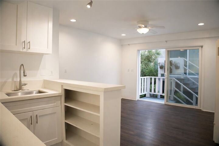 Property Photo:  733 Manhattan Beach Boulevard B  CA 90266 