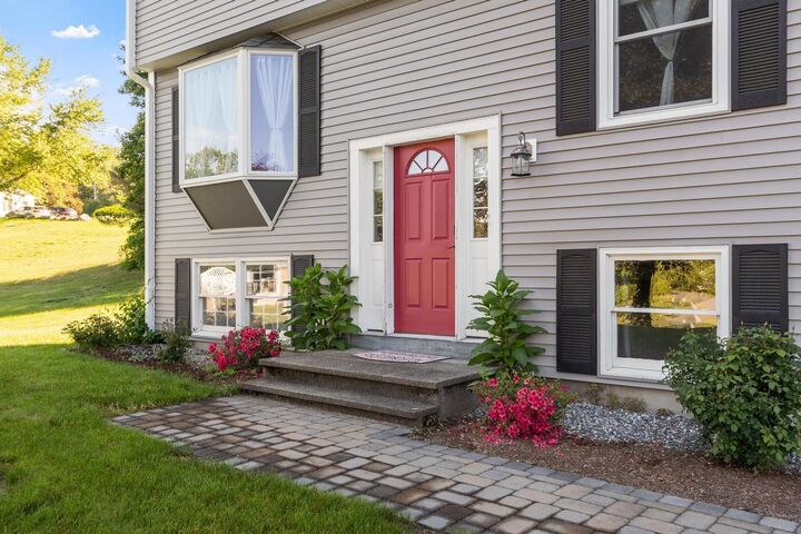 Property Photo: 25 Riverview Circle NH 03052