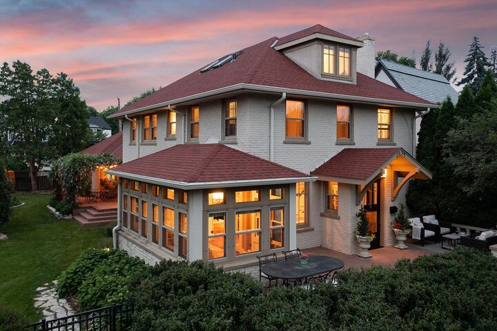 Property Photo:  2554 W Lake Of The Isles Parkway  MN 55405 