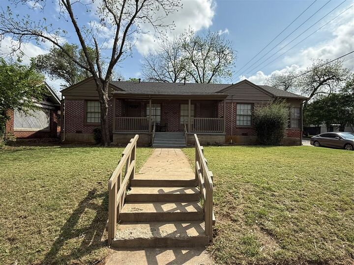 Property Photo:  2133 Edwin Street  TX 76110 
