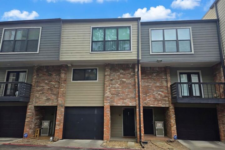 Property Photo: 8710 Park Lane C2 TX 75231