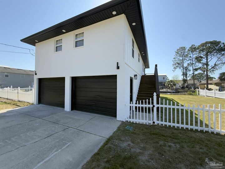 Property Photo:  1613 Stanford Rd  FL 32563 