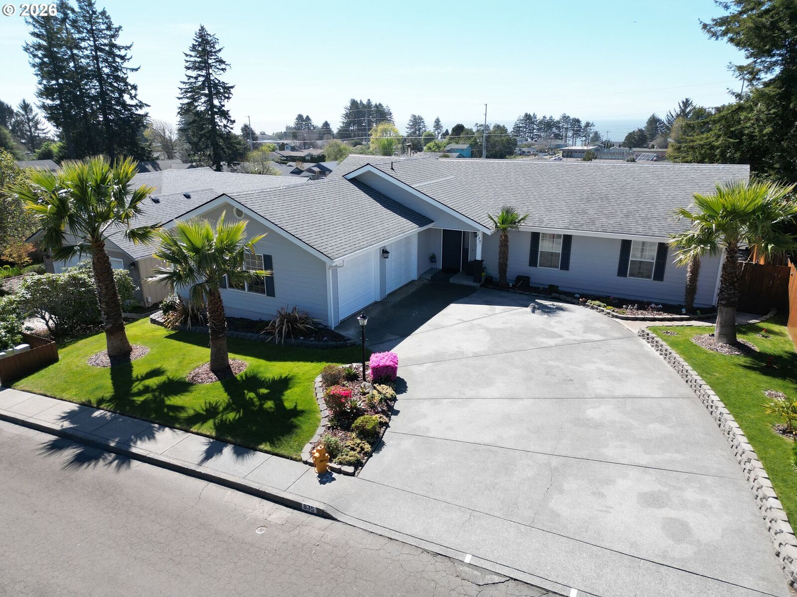 Property Photo:  835 Highland Ave  OR 97415 