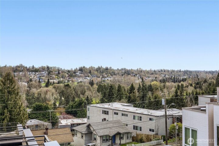 Property Photo:  3070 SW Avalon Way G  WA 98126 