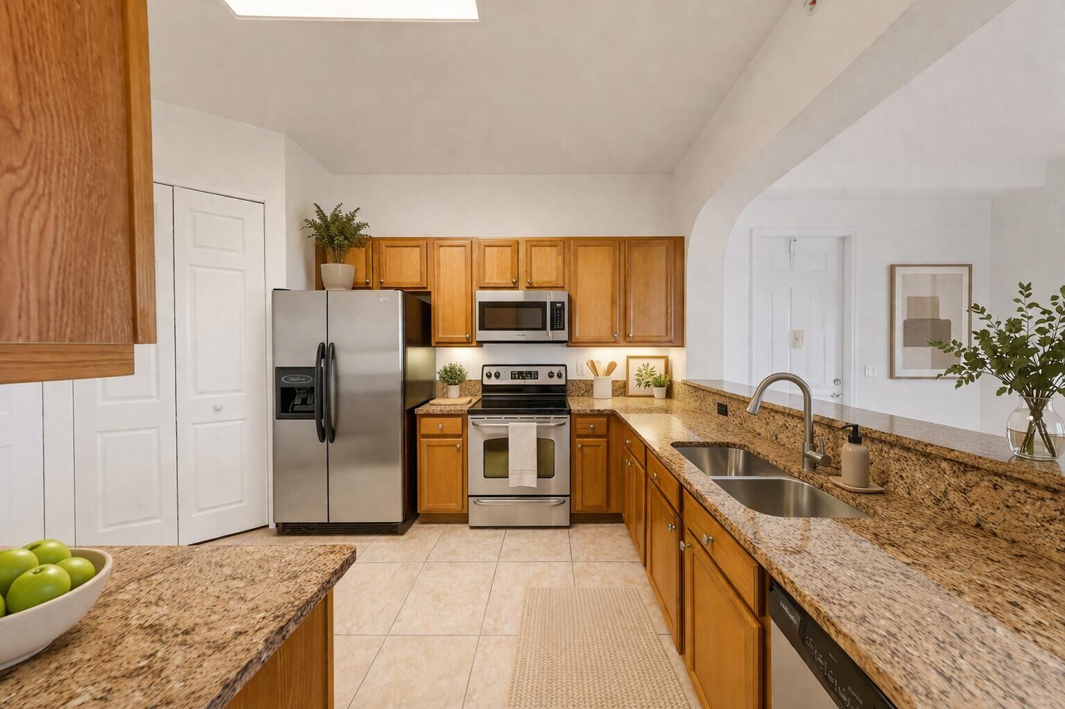 Property Photo:  3600 Oaks Clubhouse Drive 501  FL 33069 