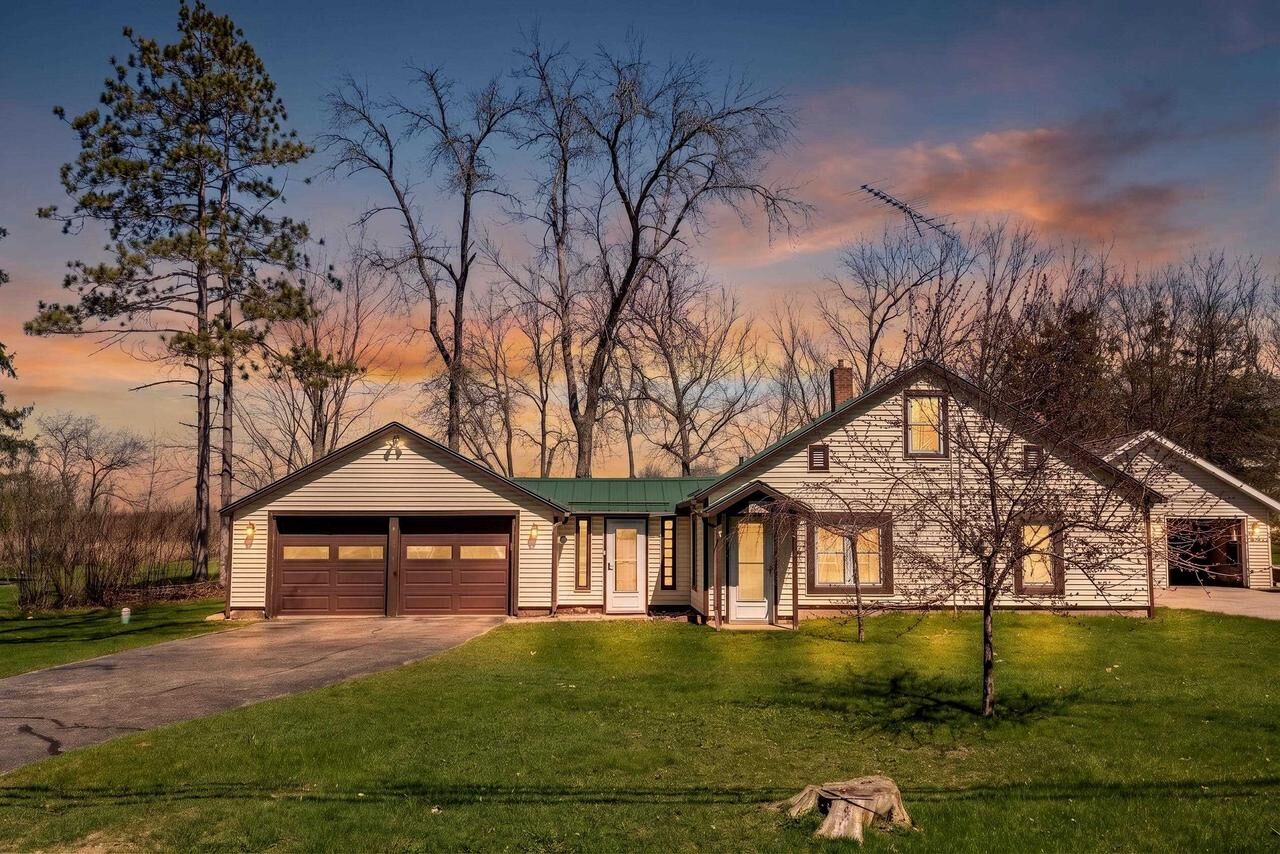 Property Photo:  472 North Street  WI 54941 