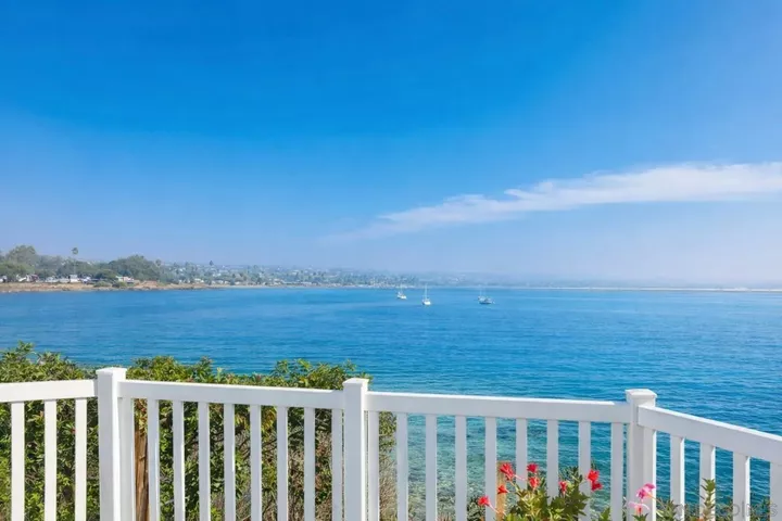 Property Photo:  3999 Crown Point Dr 29  CA 92109 