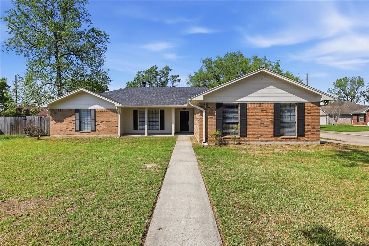 Property Photo:  4304 Highland  TX 77632 