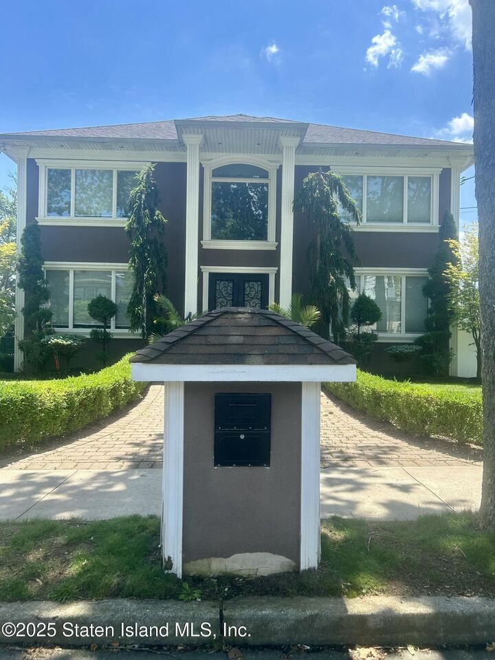Property Photo:  66 Pleasant Plains Avenue  NY 10309 