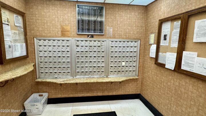 Property Photo:  1100 Clove Road 2B  NY 10301 