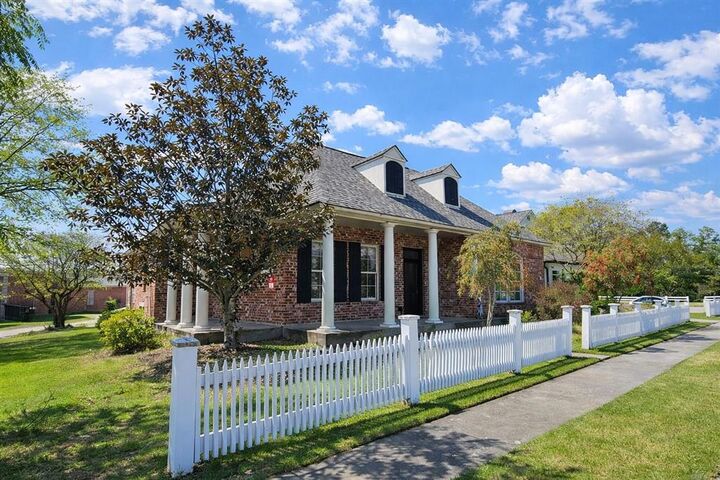 Property Photo:  5920 Camellia Place  LA 70605 