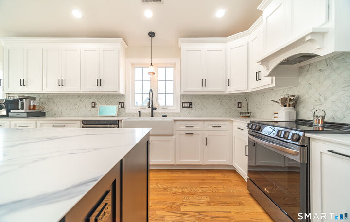 Property Photo:  69 Cronin Street  CT 06010 