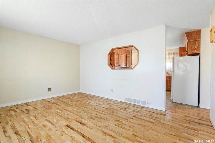 Property Photo:  761 Sneddon Street  SK S4T 6H3 