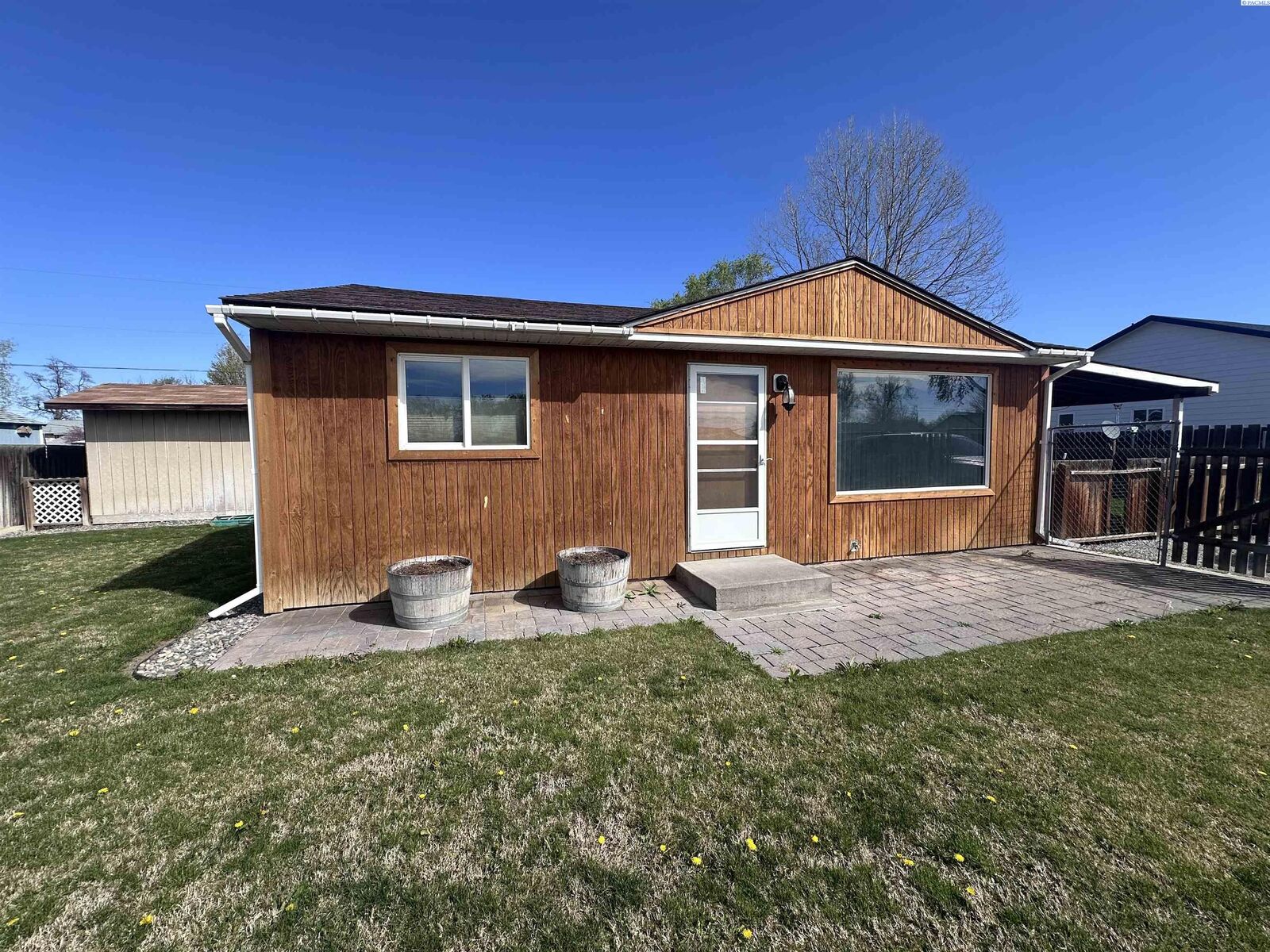 Property Photo: 723 E 14th Avenue WA 99337