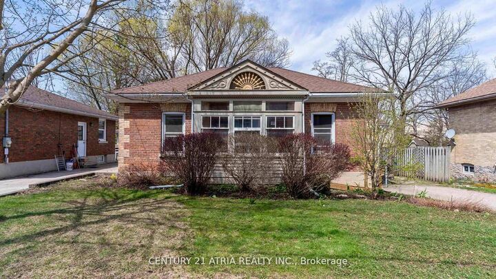 130 Wellington Street S — photo 1