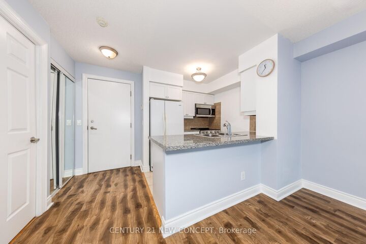 Property Photo: 15 Greenview Avenue 1907 ON M2M 4M7