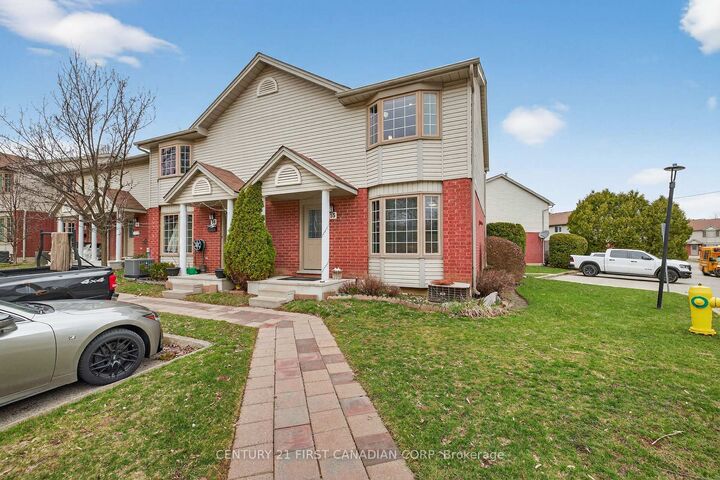 Property Photo:  70 Chapman Court 55  ON N6G 4Z4 