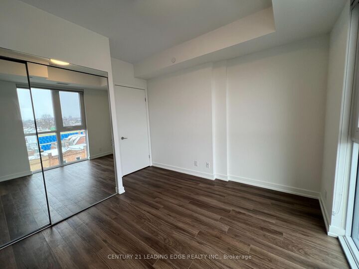 Photo de la propriété:  555 College Street 601  ON M4G 0B1 