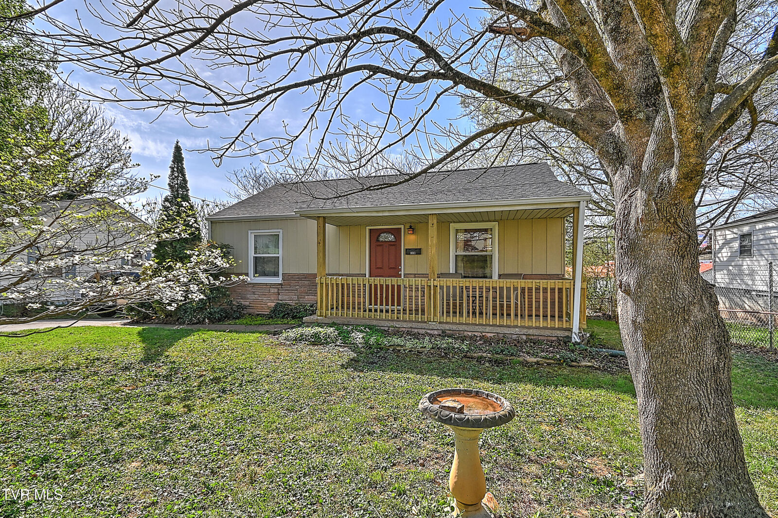 Property Photo:  1011 Johnson Avenue  TN 37604 