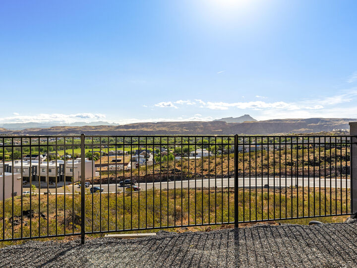 Property Photo:  2054 W 320 S  UT 84737 