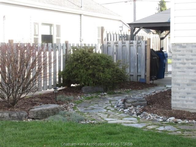 Photo de la propriété: 198 Woods Street ON N7L 2Z1