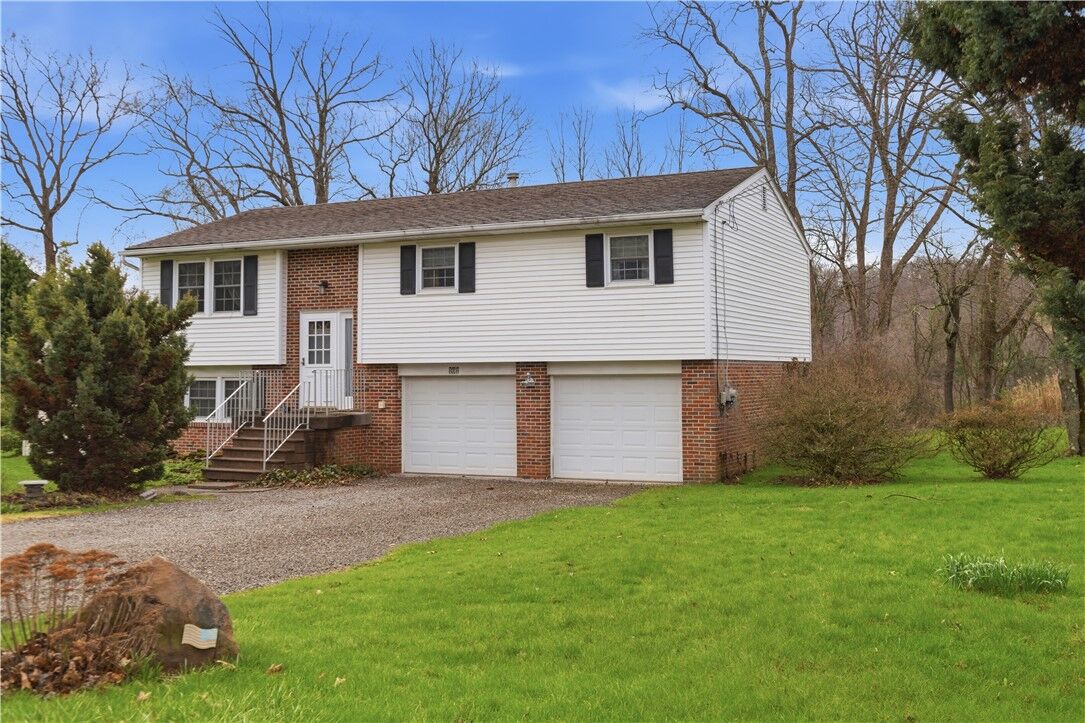 Property Photo:  101 Oak Dr  PA 16055 
