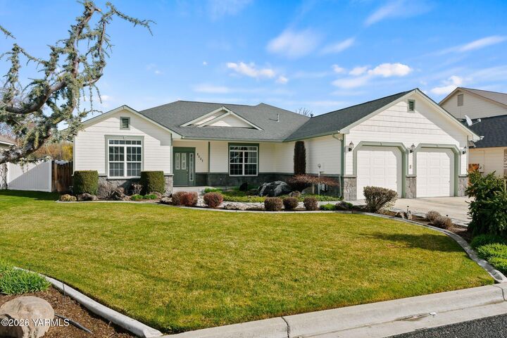 Property Photo:  8507 Midvale Rd  WA 98908 