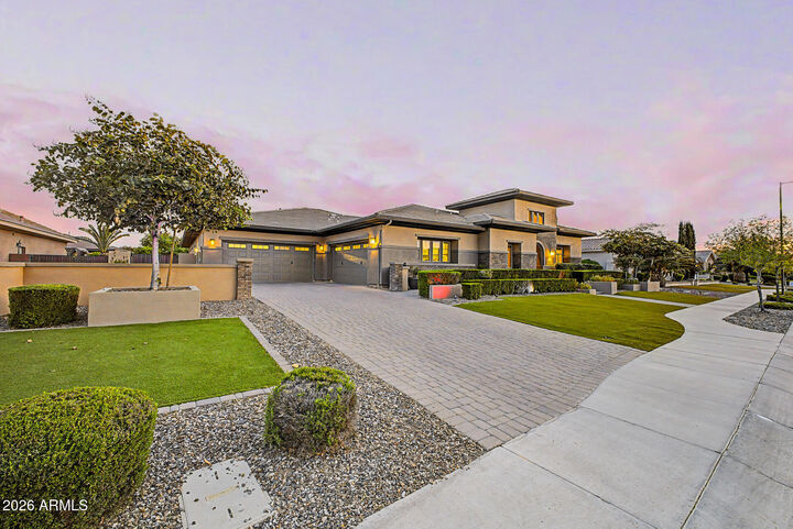 Property Photo: 2087 E Aris Drive AZ 85298