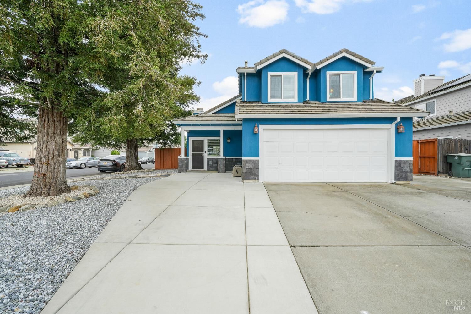 Property Photo: 300 Robin Circle CA 95687