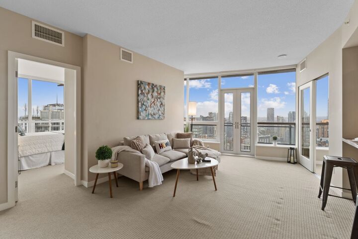 Property Photo: 833 Seymour Street 3104 BC V6B 0G4
