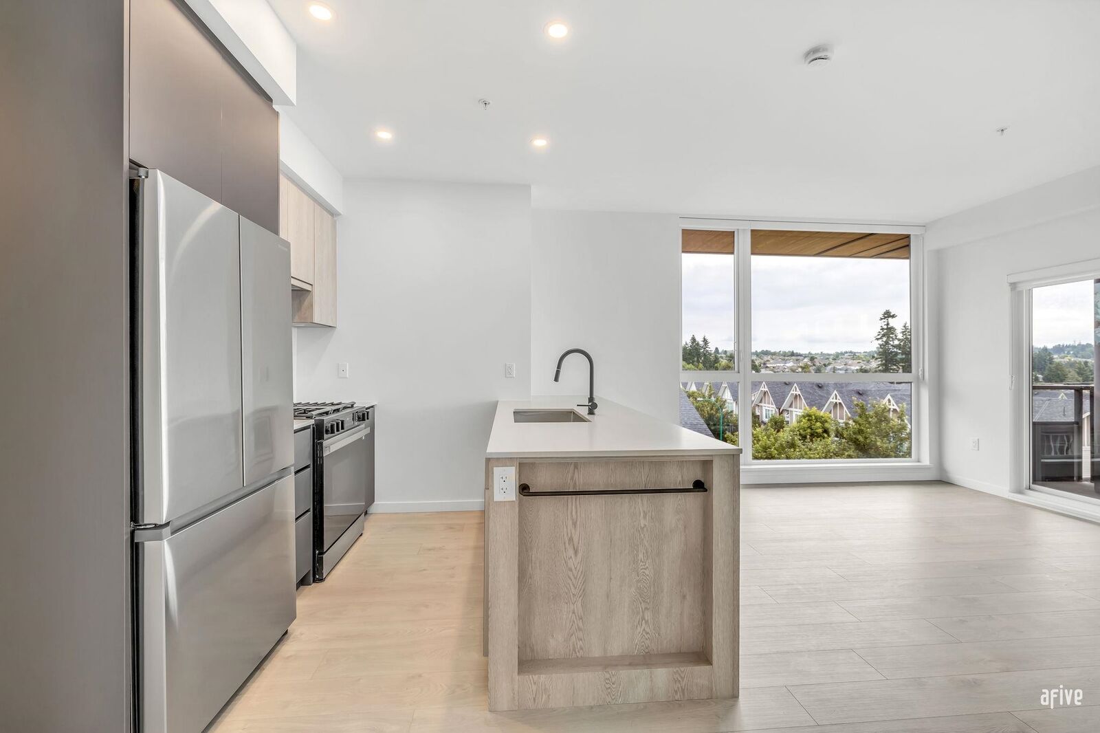 Property Photo: 6585 195A Street 401 BC V4N 6B5