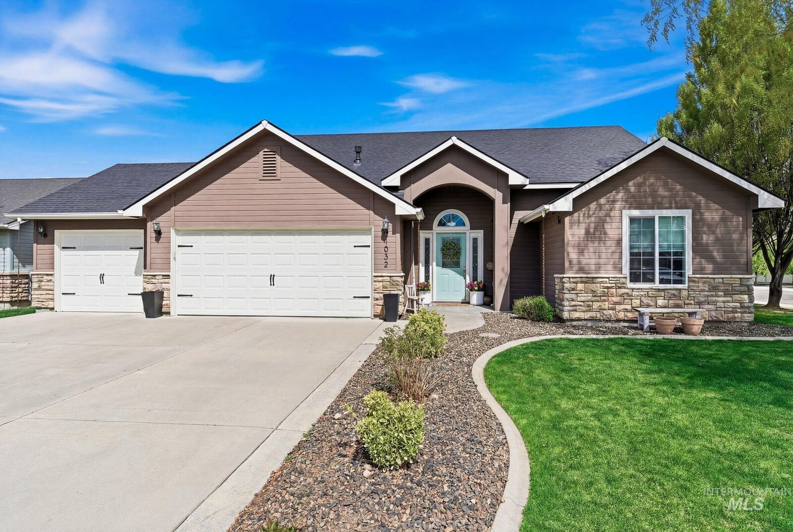 Property Photo:  1032 W White Sands  ID 83646 