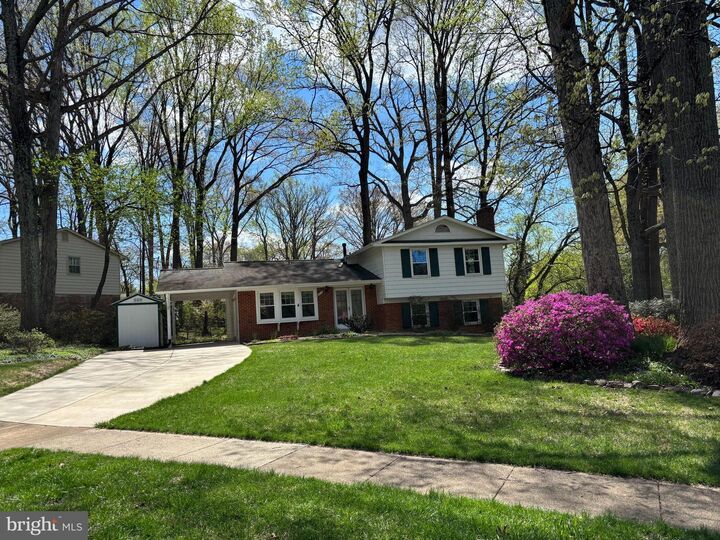 Property Photo: 8717 Higdon Drive VA 22182