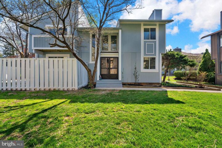 Property Photo:  18444 Stone Hollow Drive  MD 20874 