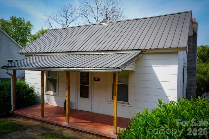 Property Photo: 102 6th Em Street NC 28752