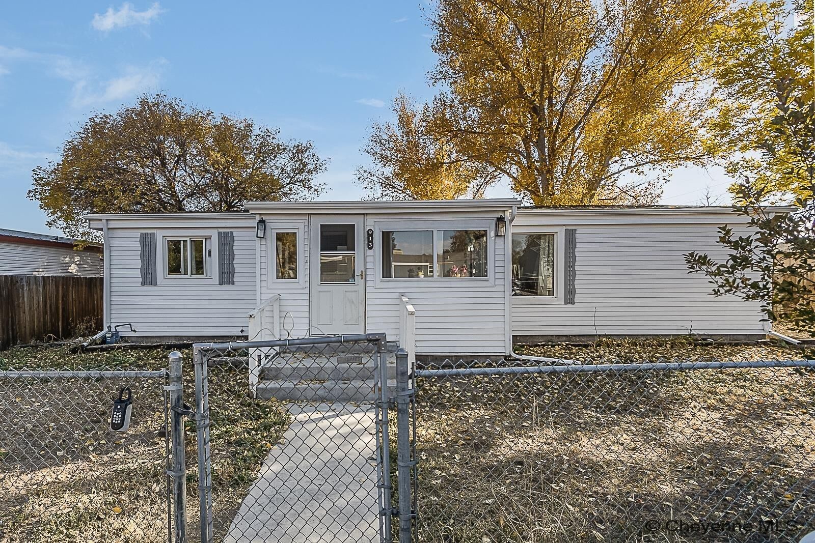 Property Photo:  913 E Prosser Rd  WY 82007 