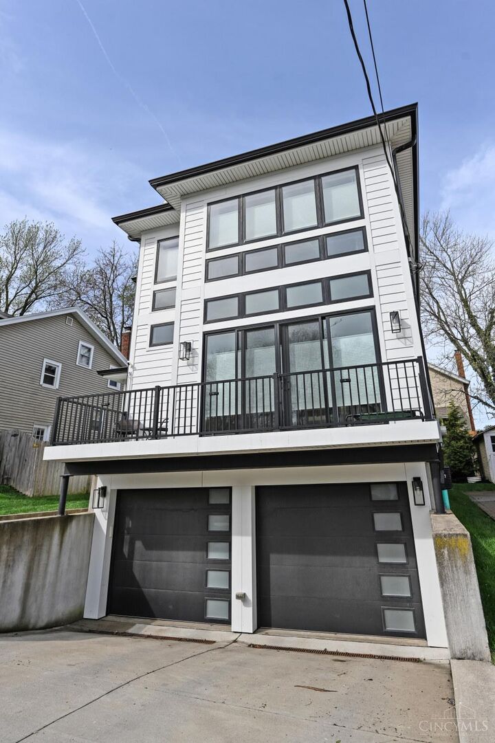 Property Photo: 3725 Maple Park Avenue OH 45209